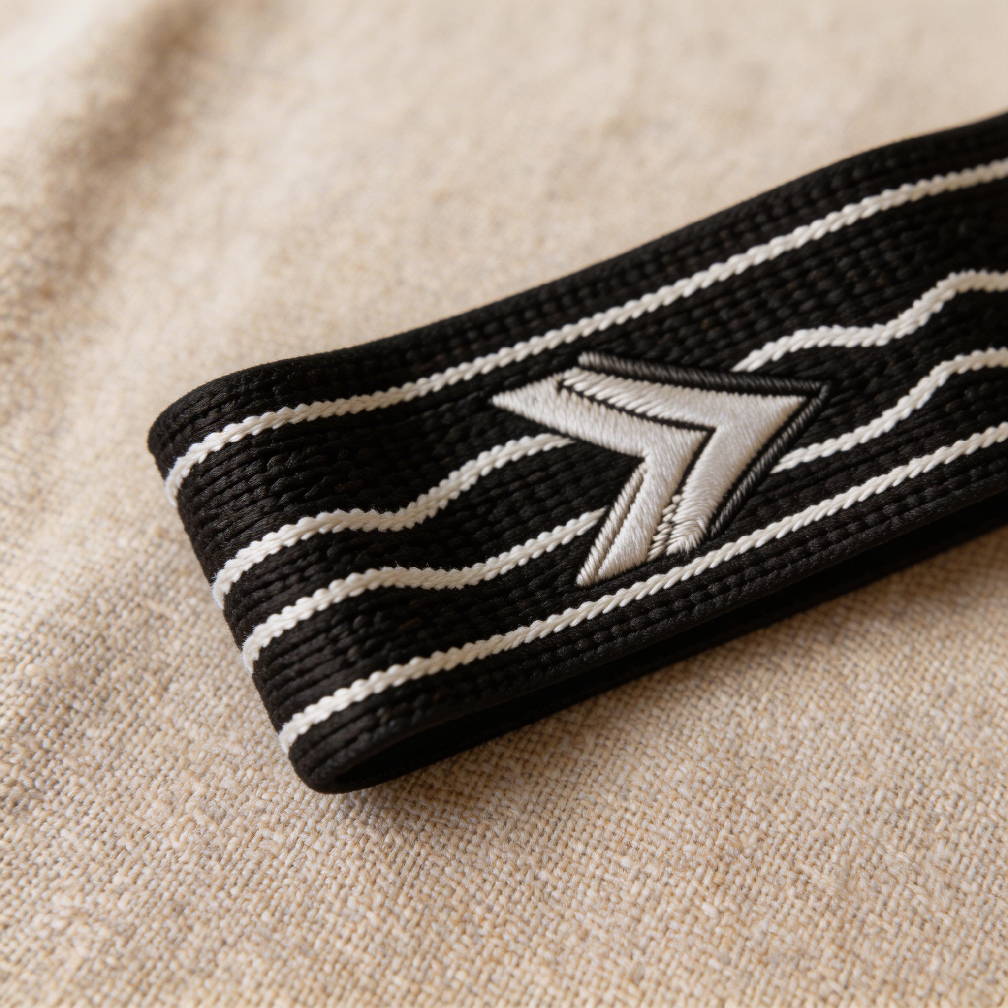 Bold Black & White Waves Yoga Headband – Comfortable Fit for Active Women  Product Features: